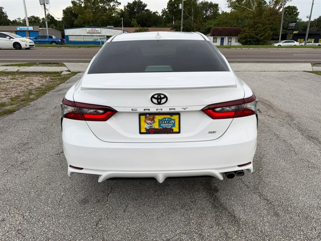 Toyota Camry SE 2021
