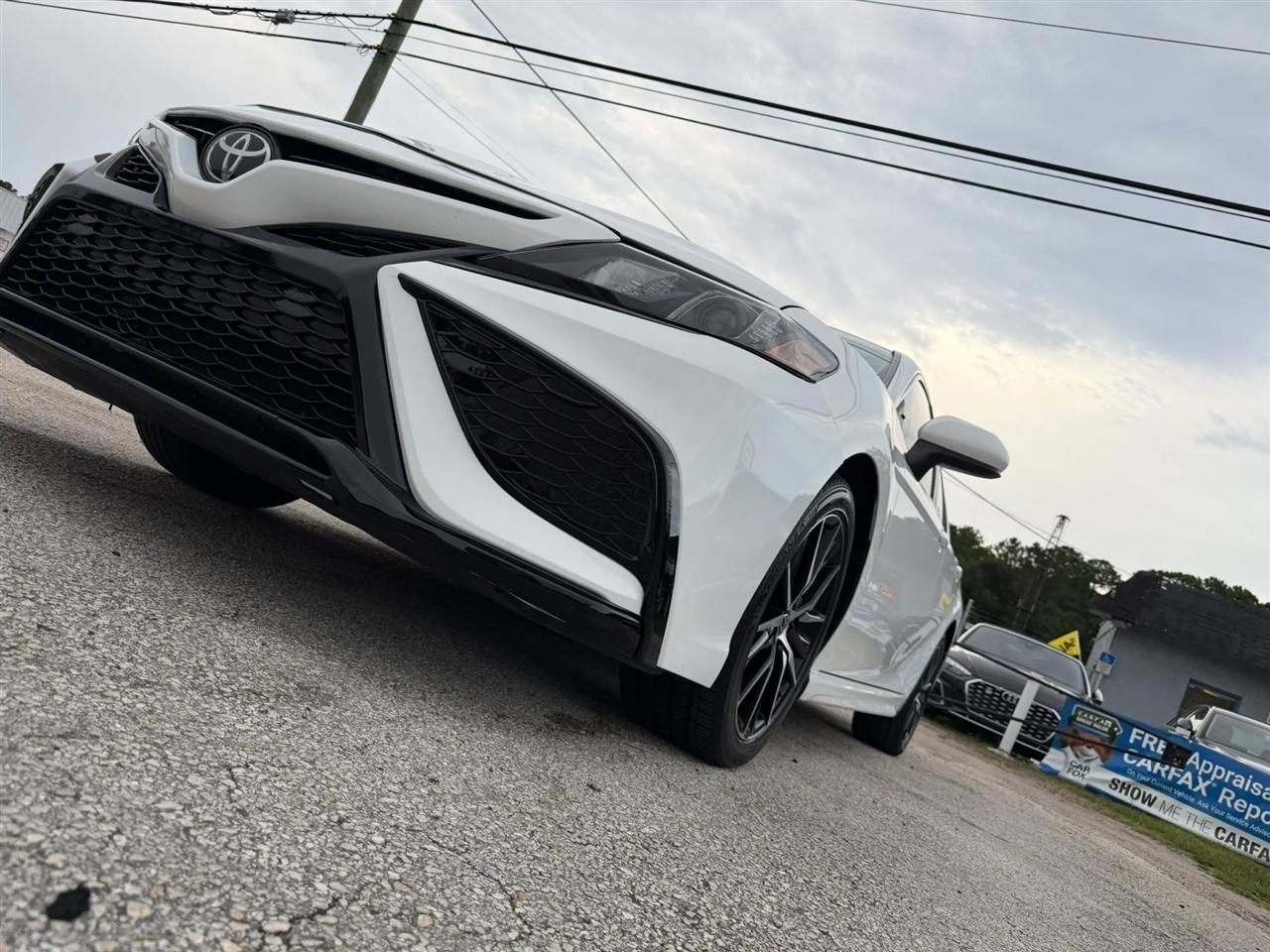 Toyota Camry SE 2021
