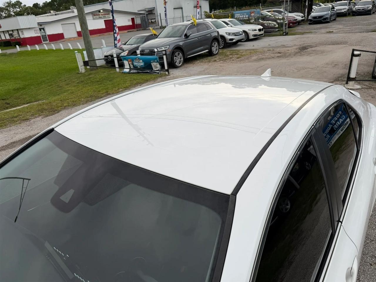 Toyota Camry SE 2021