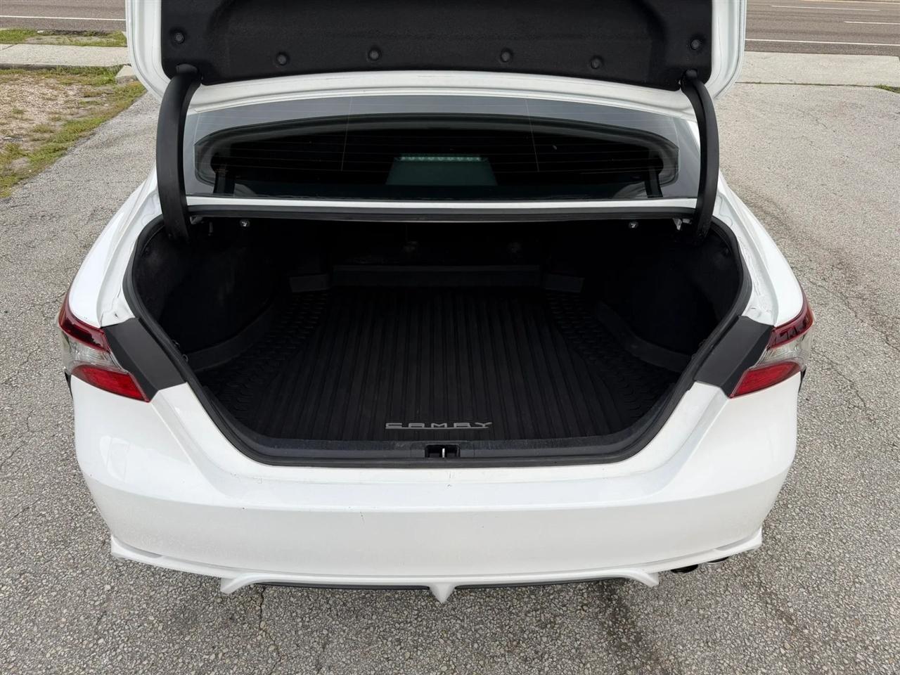 Toyota Camry SE 2021