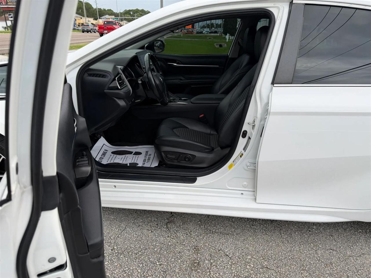 Toyota Camry SE 2021