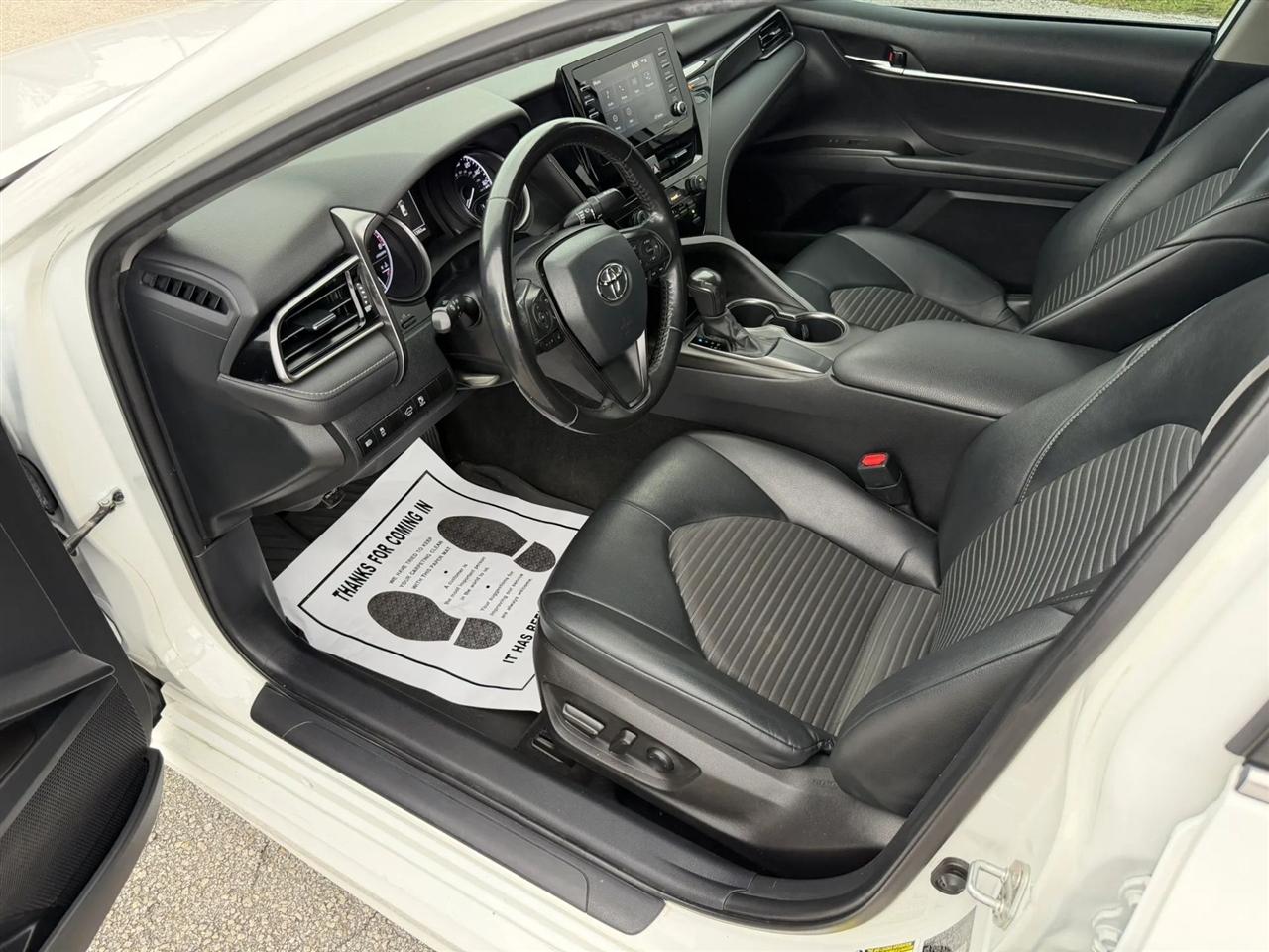 Toyota Camry SE 2021