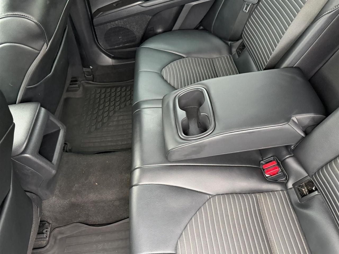 Toyota Camry SE 2021