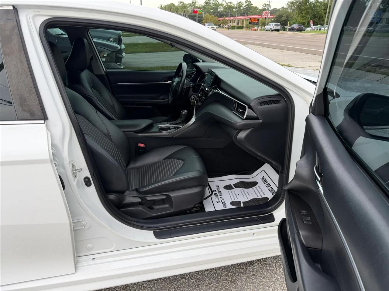 Toyota Camry SE 2021