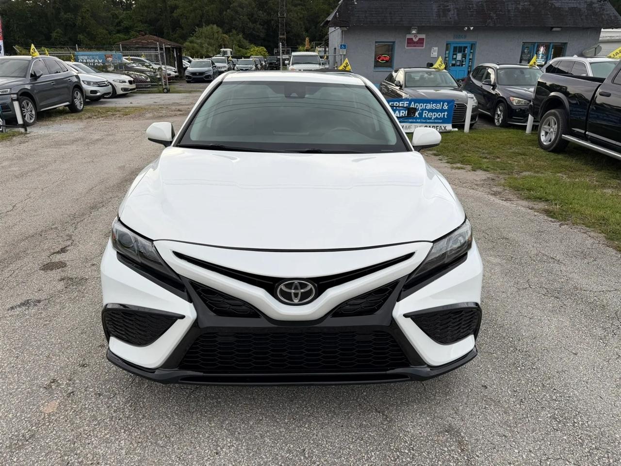 Toyota Camry SE 2021
