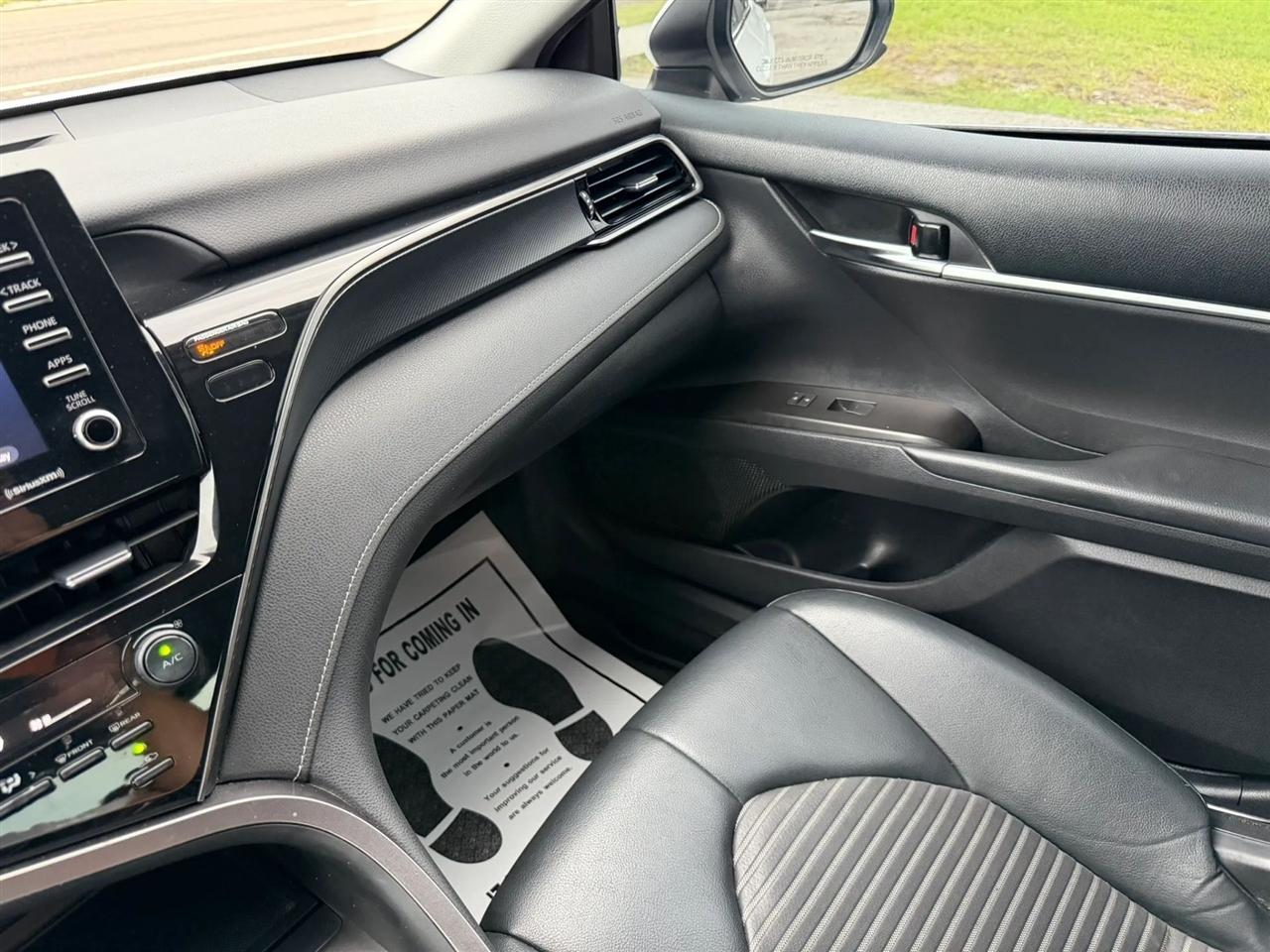 Toyota Camry SE 2021