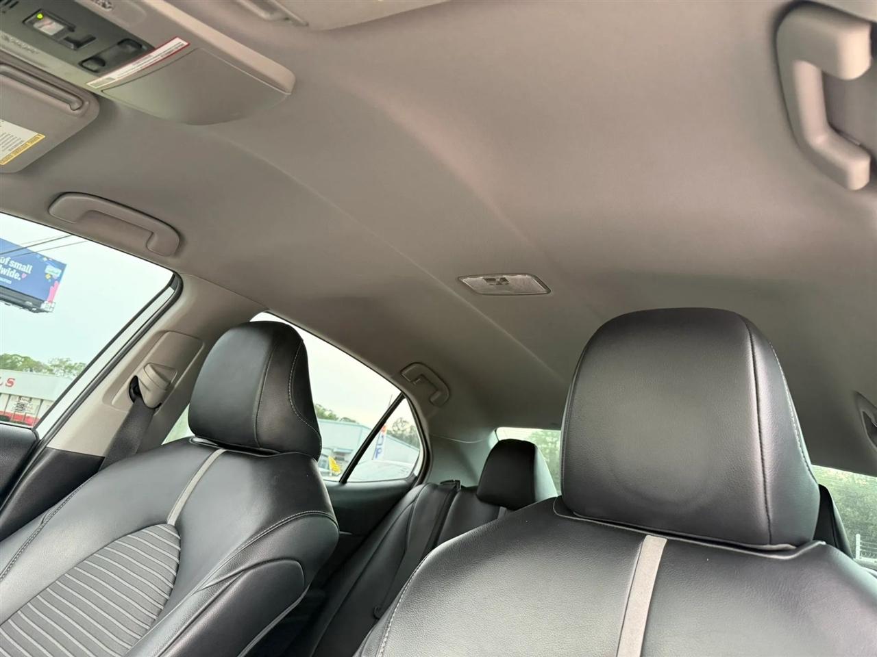 Toyota Camry SE 2021