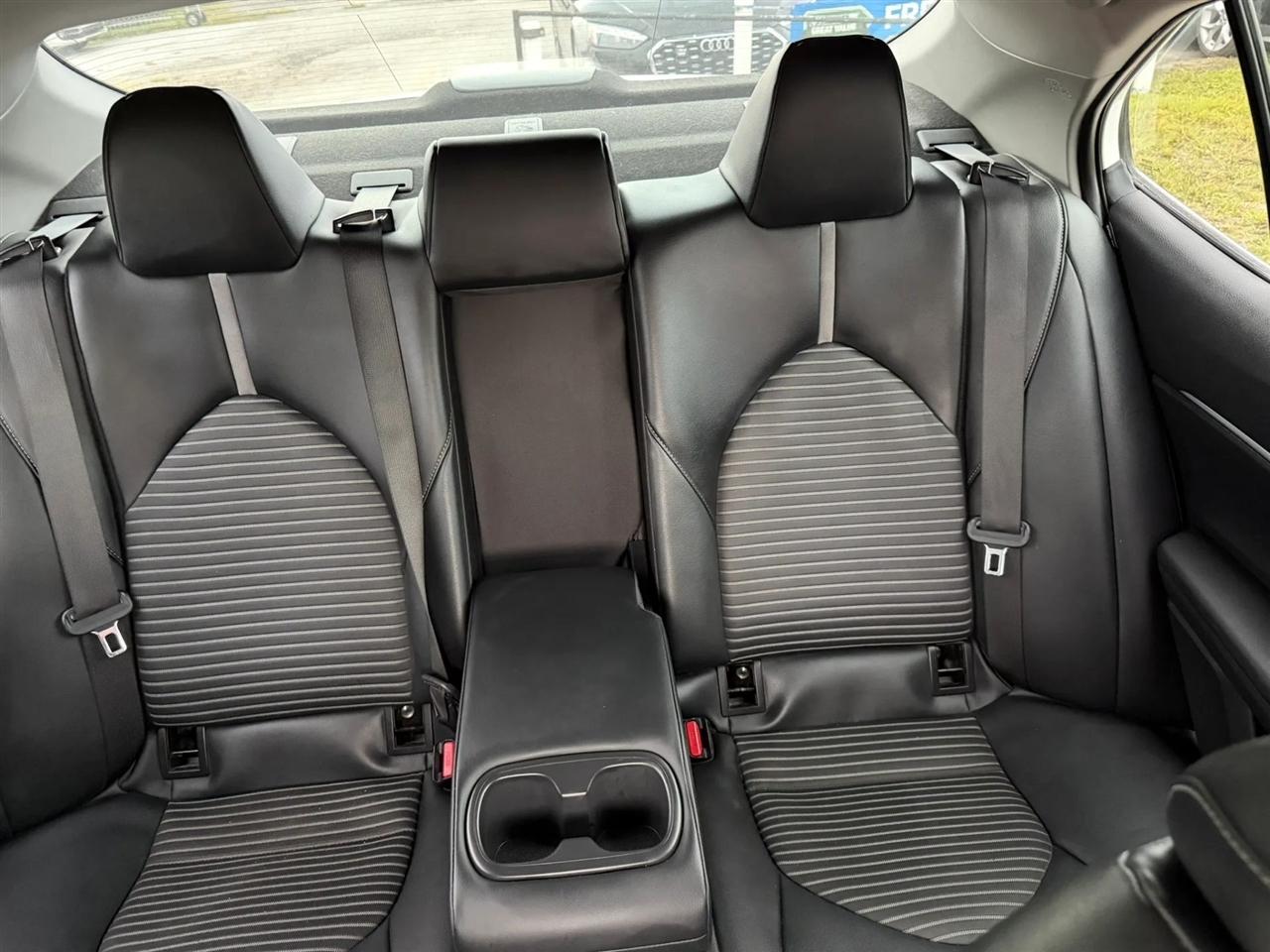 Toyota Camry SE 2021