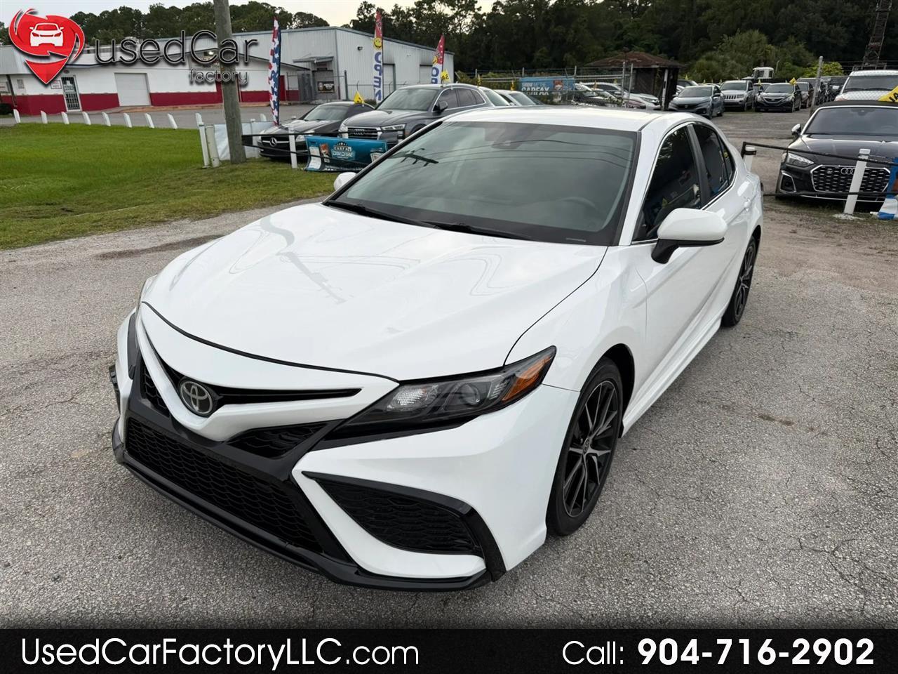 Toyota Camry SE 2021