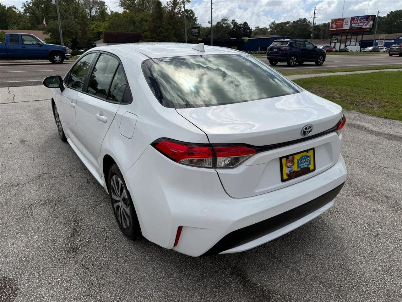 Toyota Corolla LE Hybrid 2022