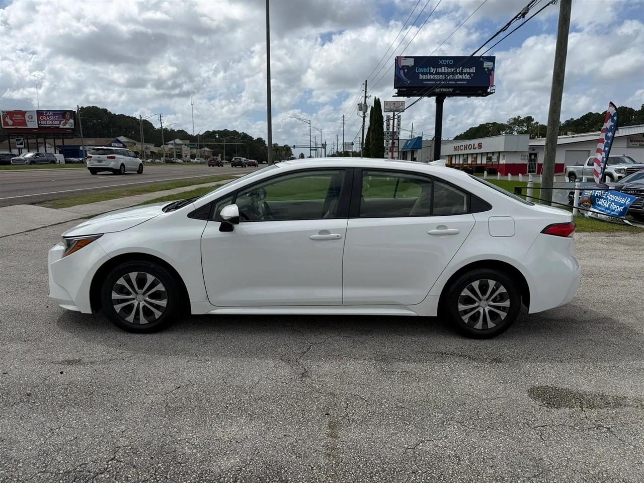 Toyota Corolla LE Hybrid 2022