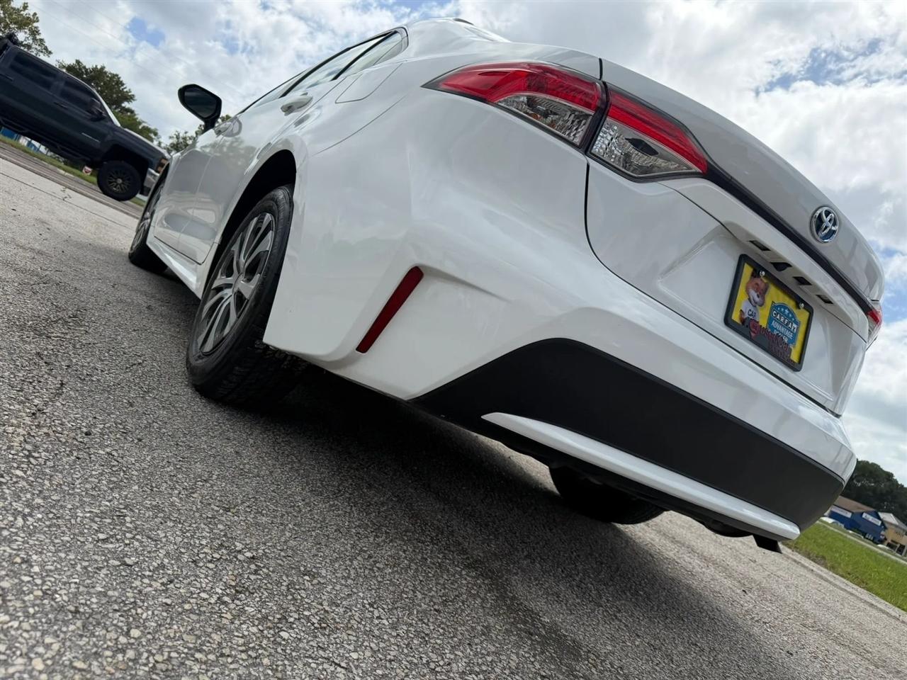 Toyota Corolla LE Hybrid 2022