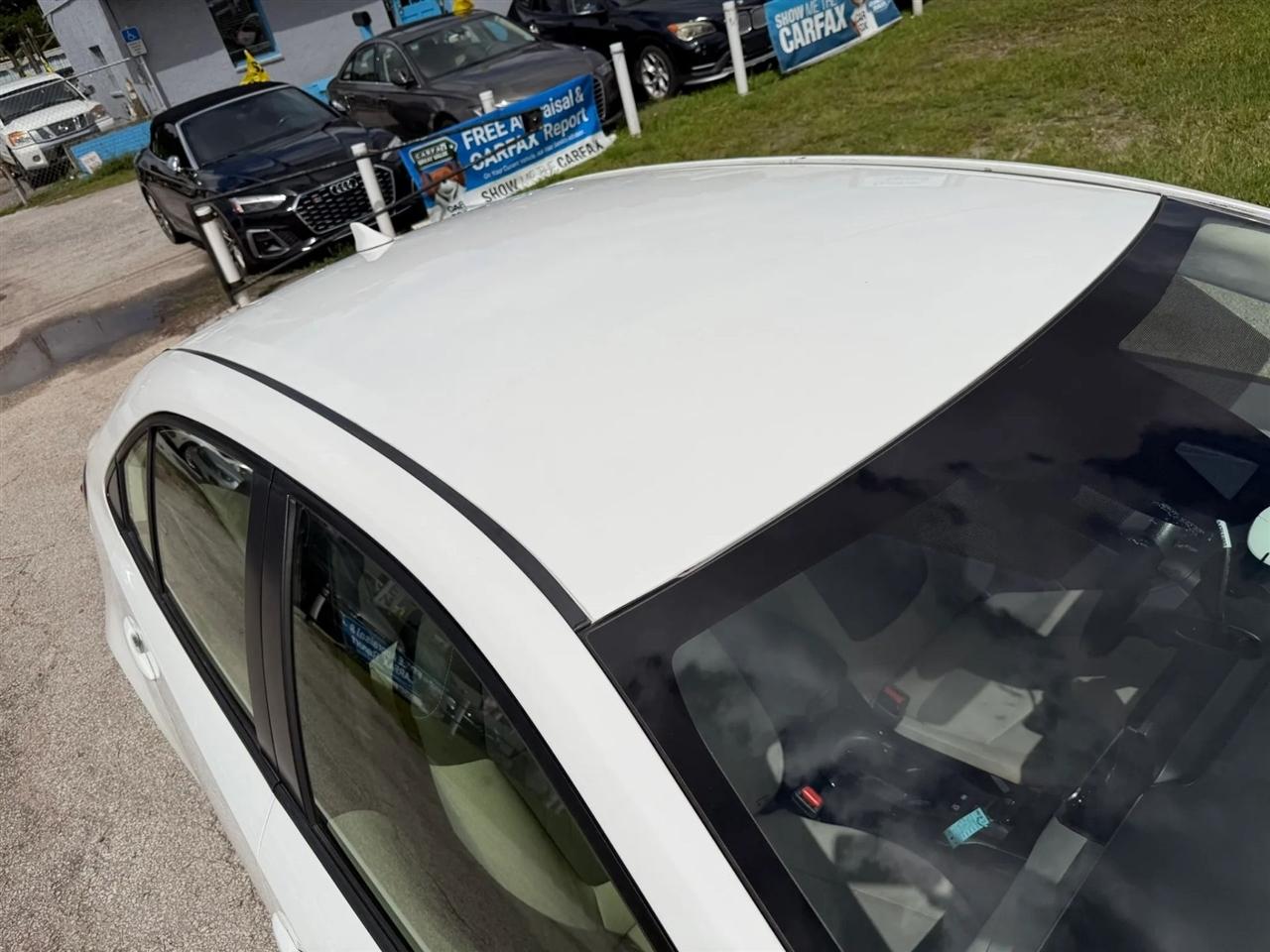 Toyota Corolla LE Hybrid 2022