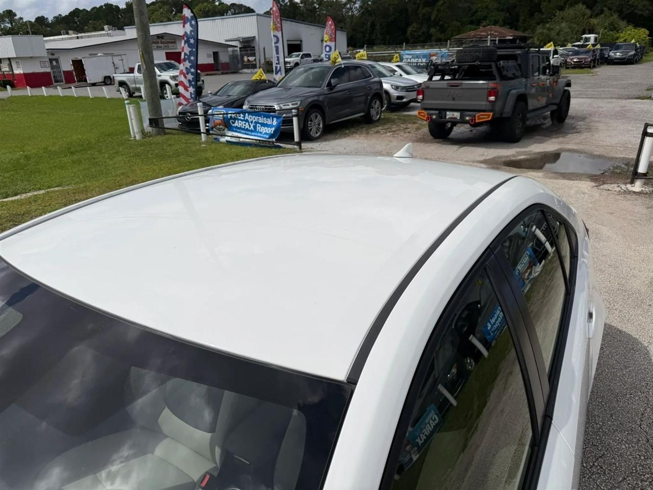 Toyota Corolla LE Hybrid 2022