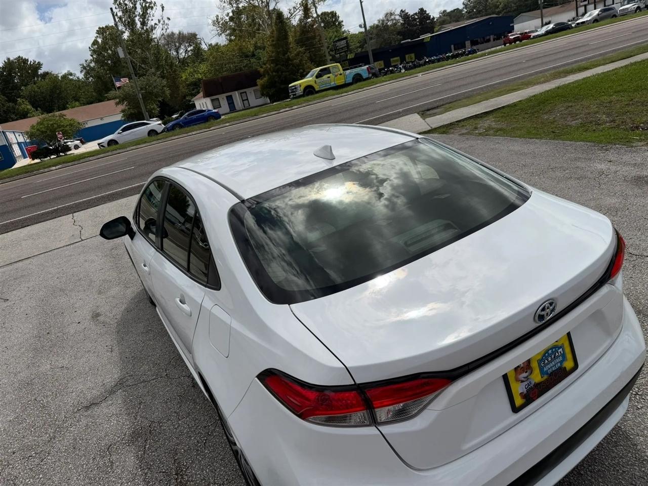 Toyota Corolla LE Hybrid 2022