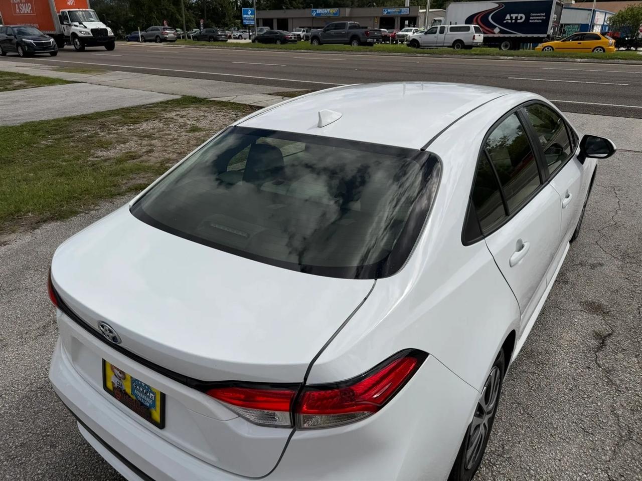 Toyota Corolla LE Hybrid 2022