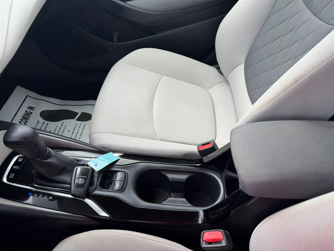 Toyota Corolla LE Hybrid 2022