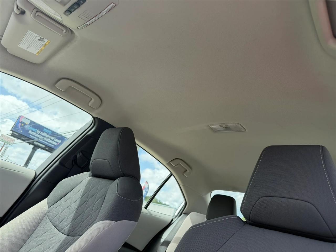 Toyota Corolla LE Hybrid 2022