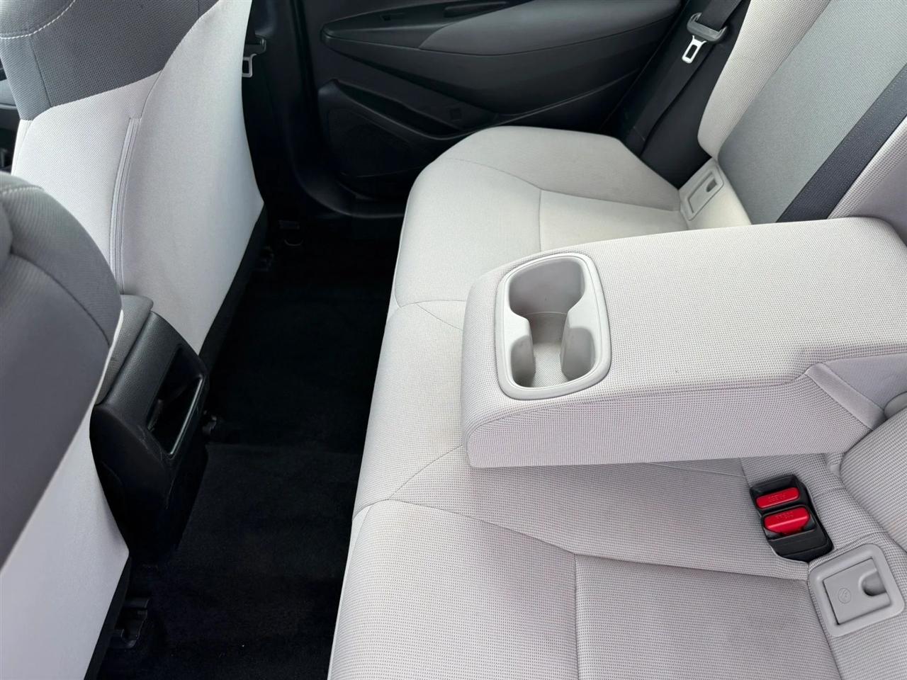 Toyota Corolla LE Hybrid 2022