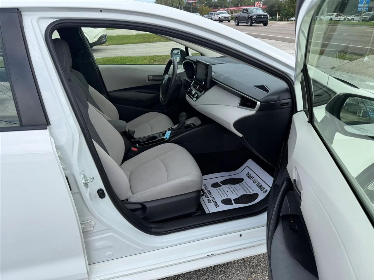 Toyota Corolla LE Hybrid 2022