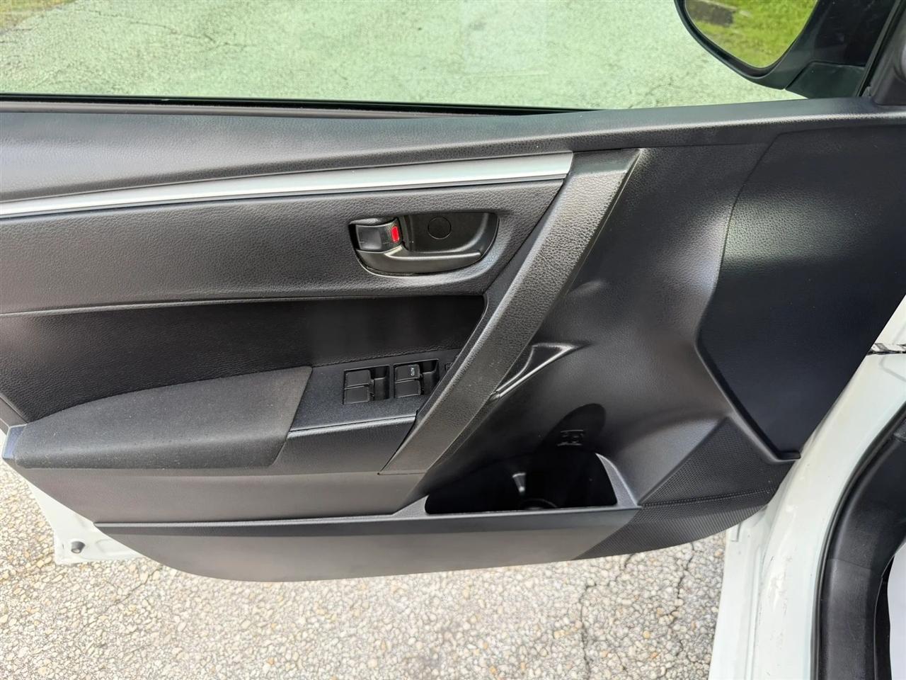 Toyota Corolla L 4-Speed AT 2016