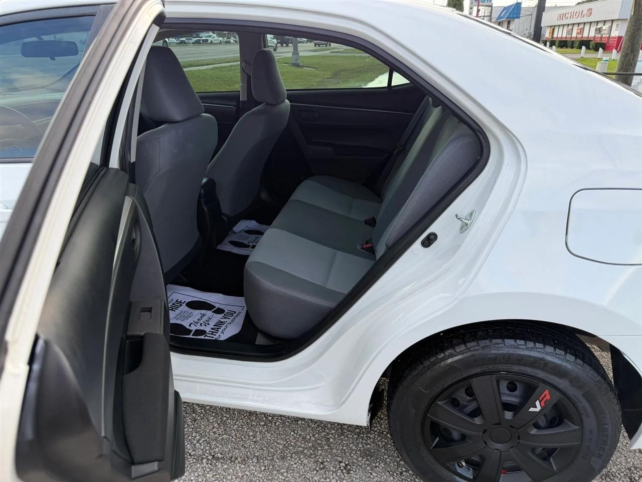Toyota Corolla L 4-Speed AT 2016