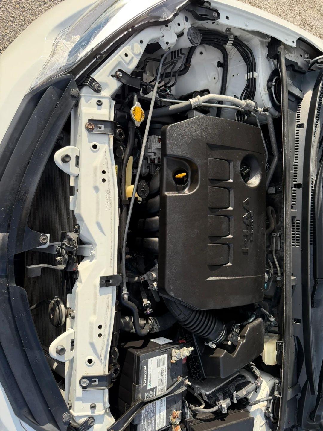 Toyota Corolla L 4-Speed AT 2016