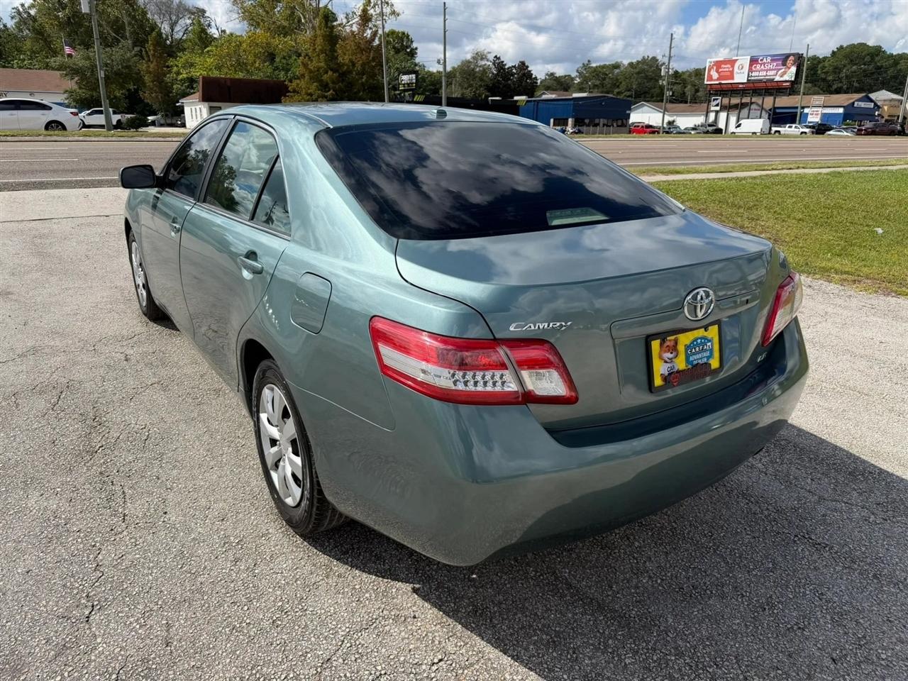 Toyota Camry LE 6-Spd AT 2011