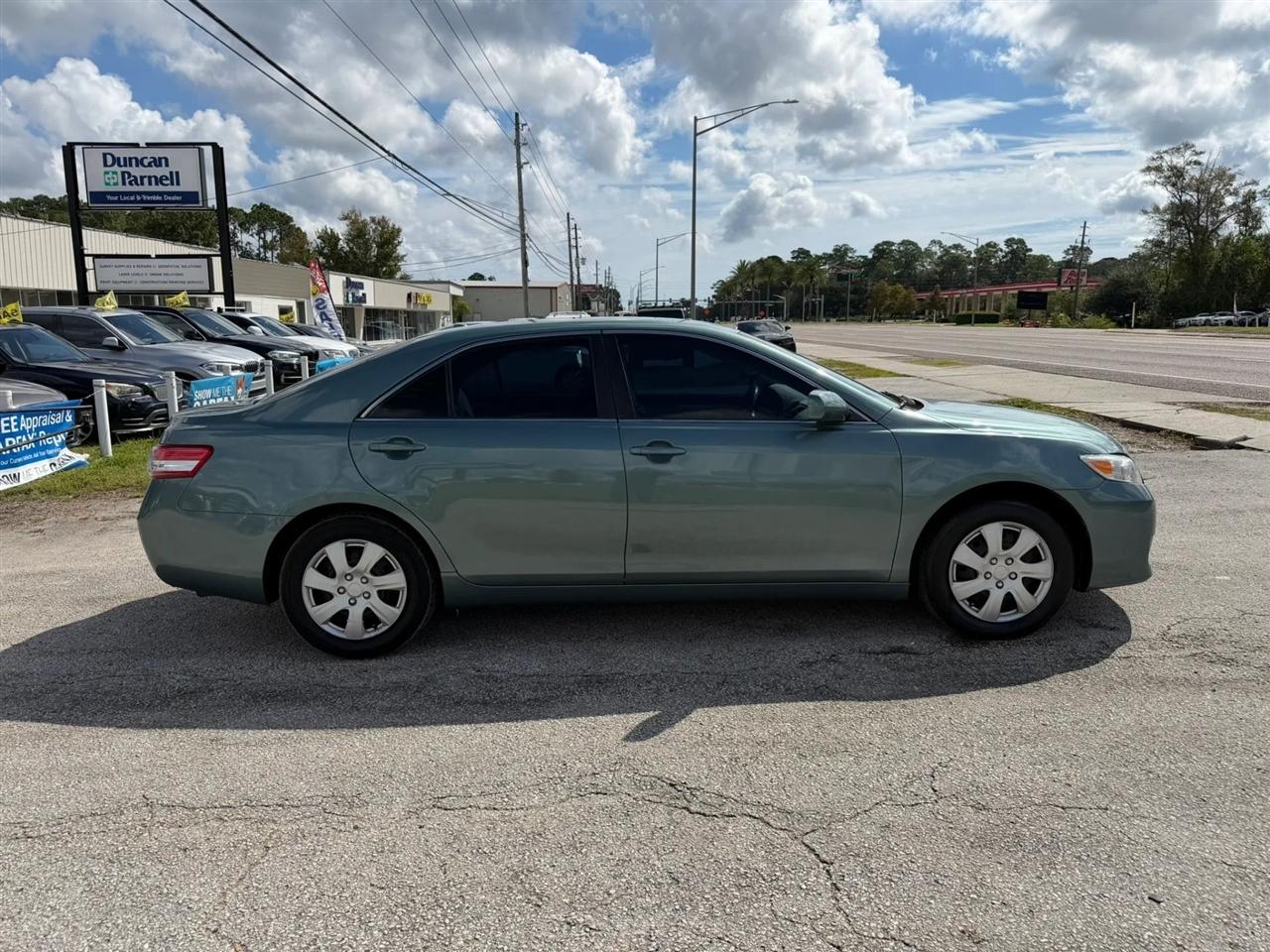Toyota Camry LE 6-Spd AT 2011