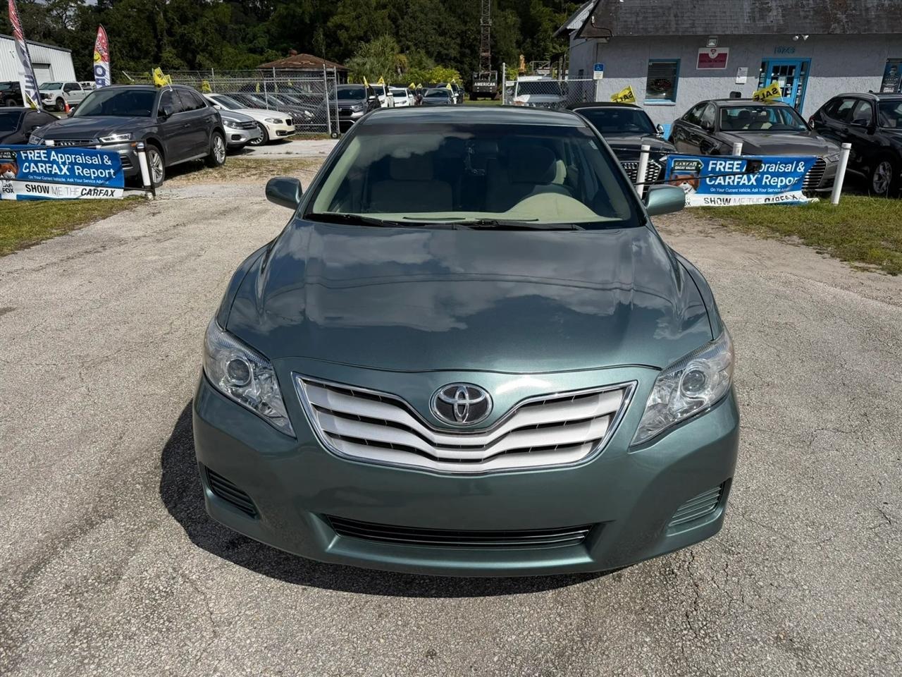 Toyota Camry LE 6-Spd AT 2011