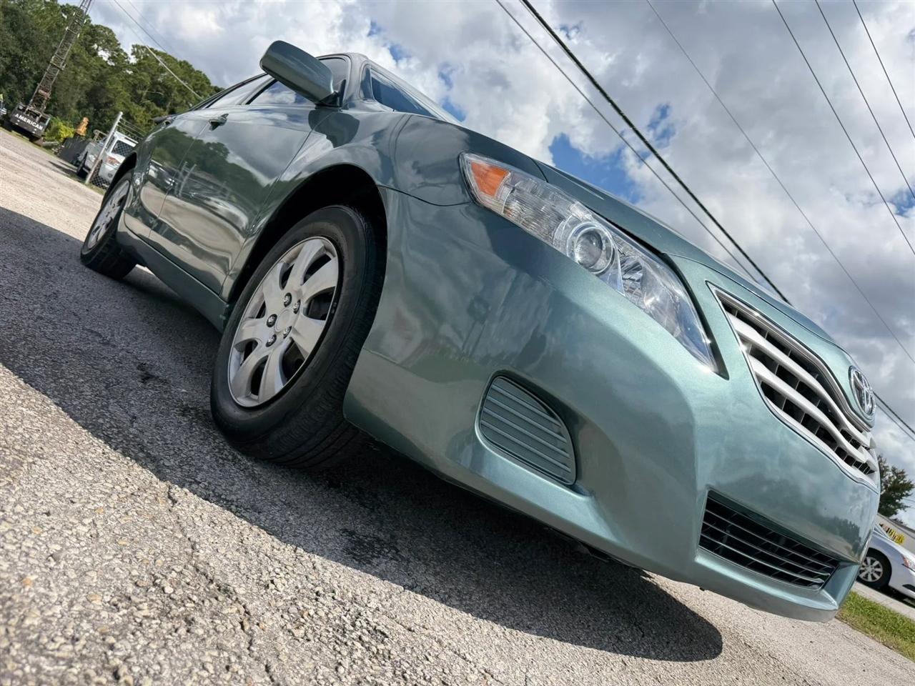 Toyota Camry LE 6-Spd AT 2011