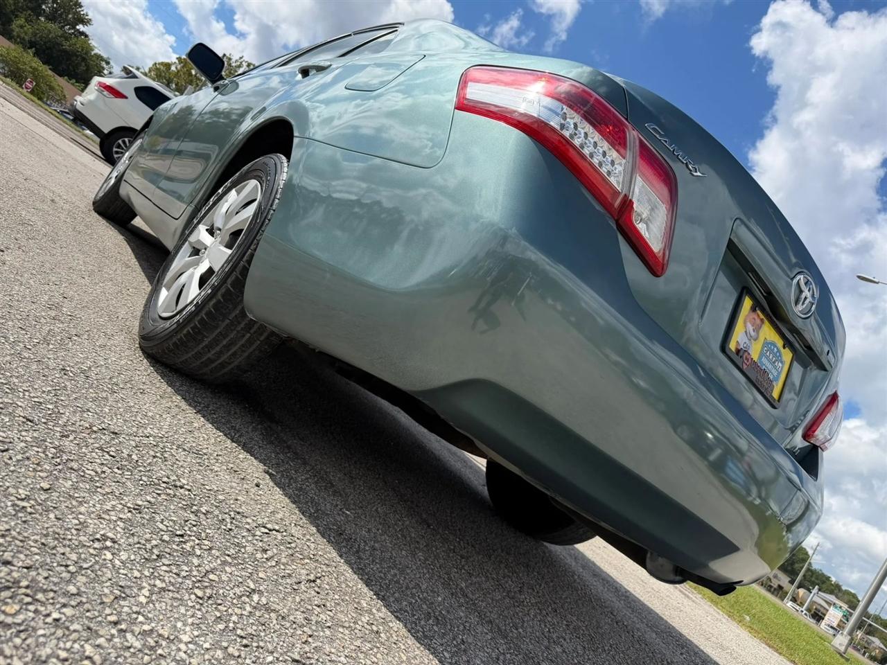 Toyota Camry LE 6-Spd AT 2011