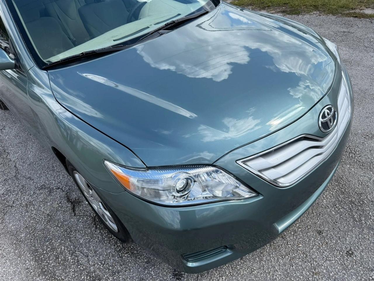 Toyota Camry LE 6-Spd AT 2011