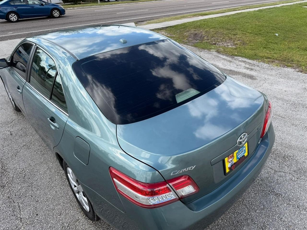 Toyota Camry LE 6-Spd AT 2011