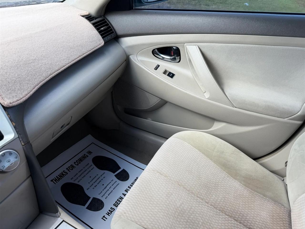 Toyota Camry LE 6-Spd AT 2011