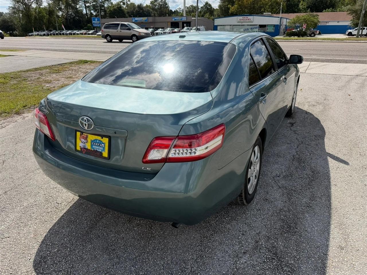Toyota Camry LE 6-Spd AT 2011