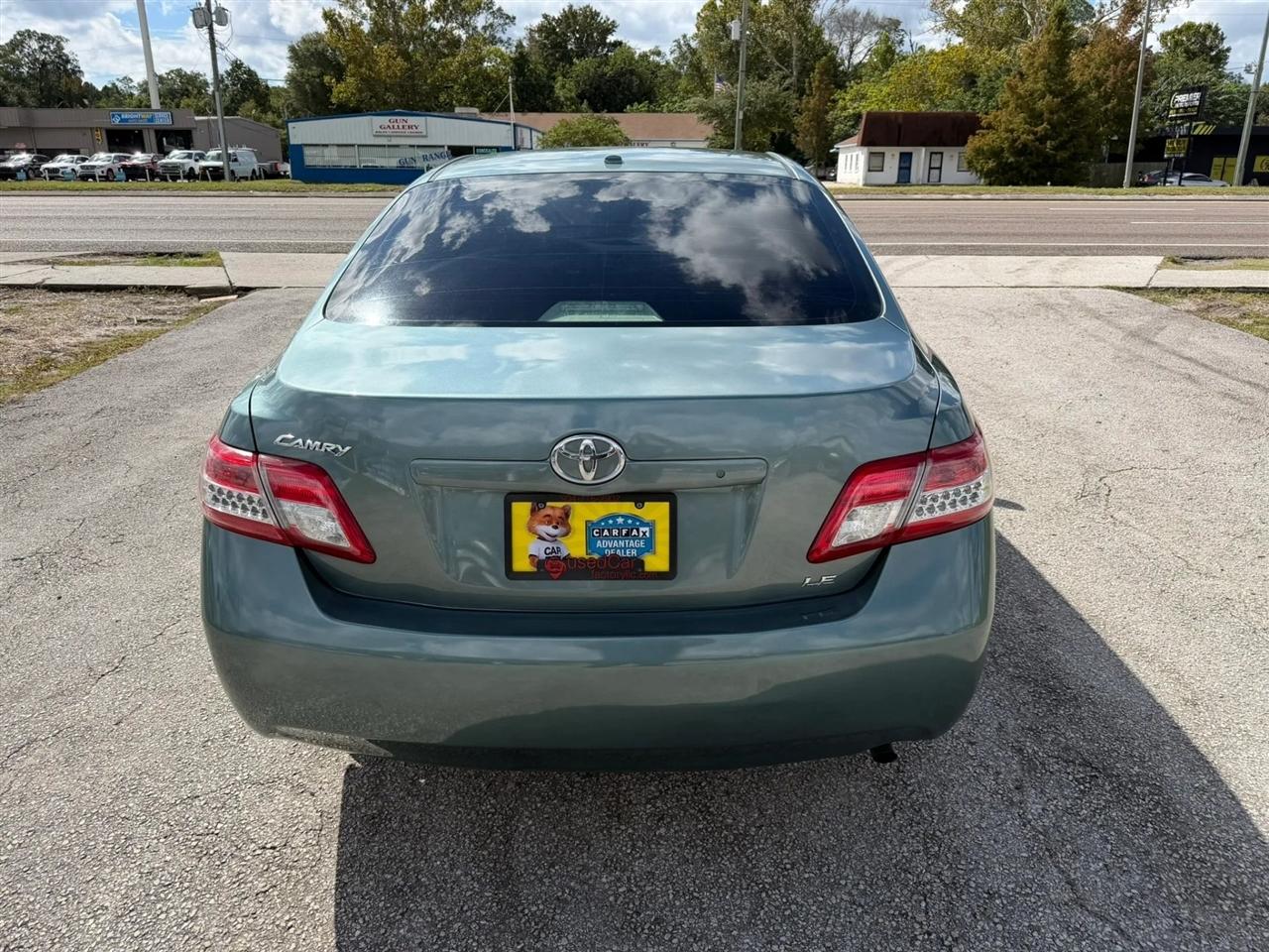 Toyota Camry LE 6-Spd AT 2011