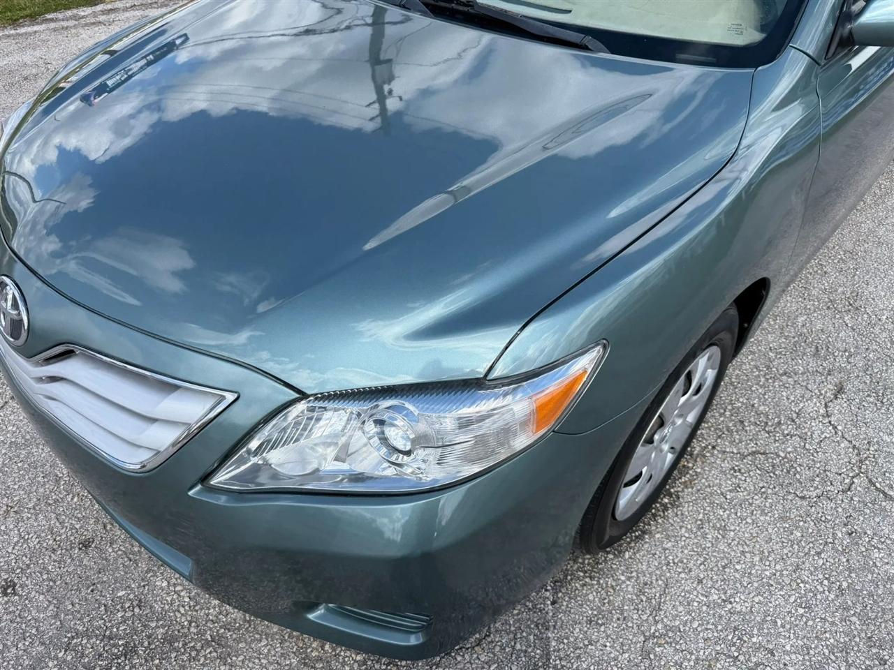 Toyota Camry LE 6-Spd AT 2011