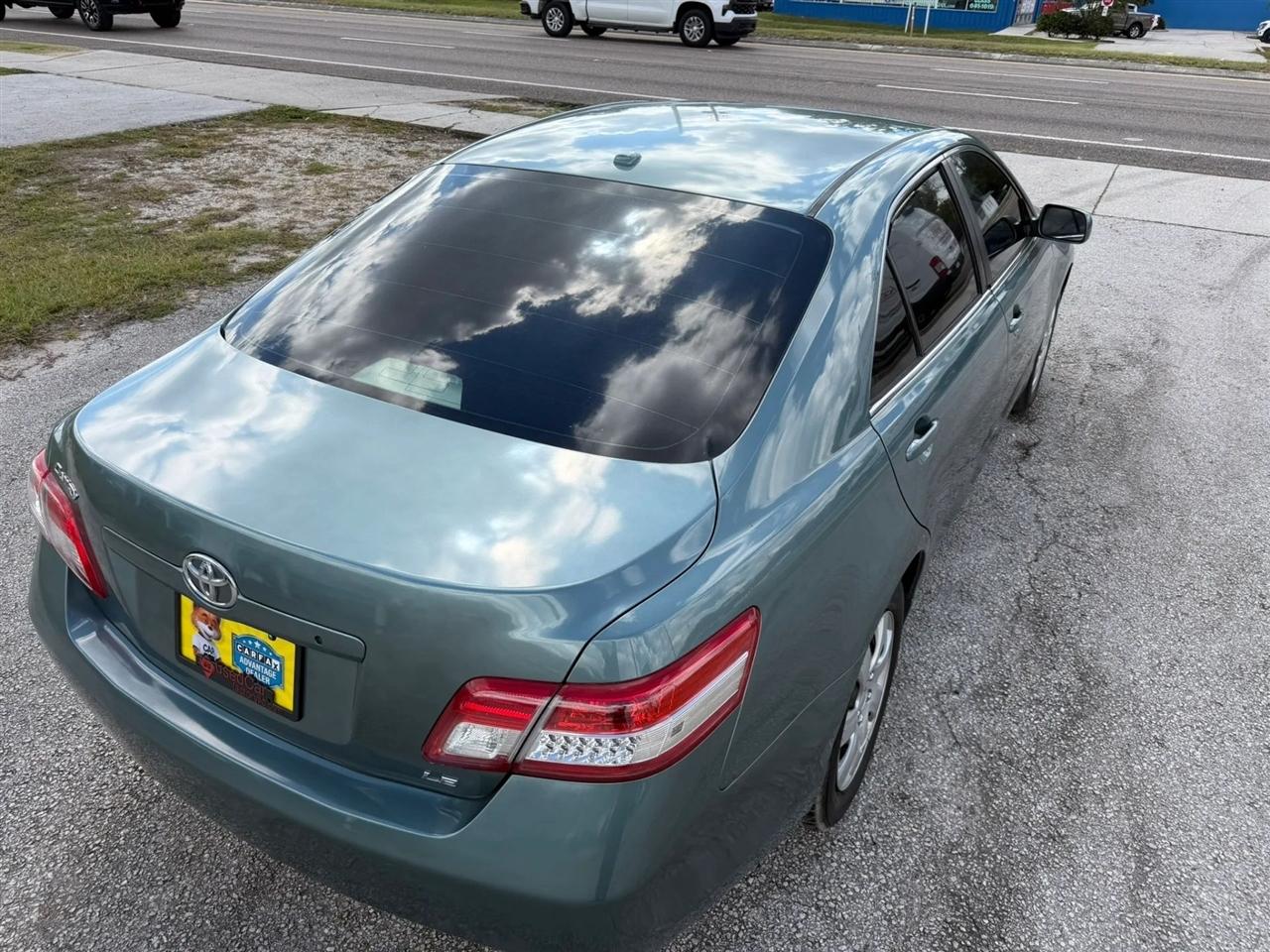 Toyota Camry LE 6-Spd AT 2011