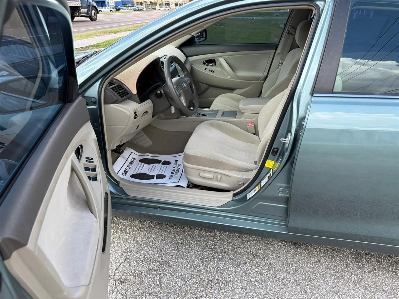 Toyota Camry LE 6-Spd AT 2011