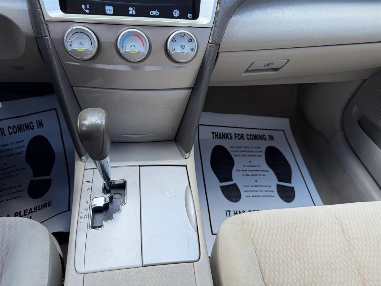 Toyota Camry LE 6-Spd AT 2011