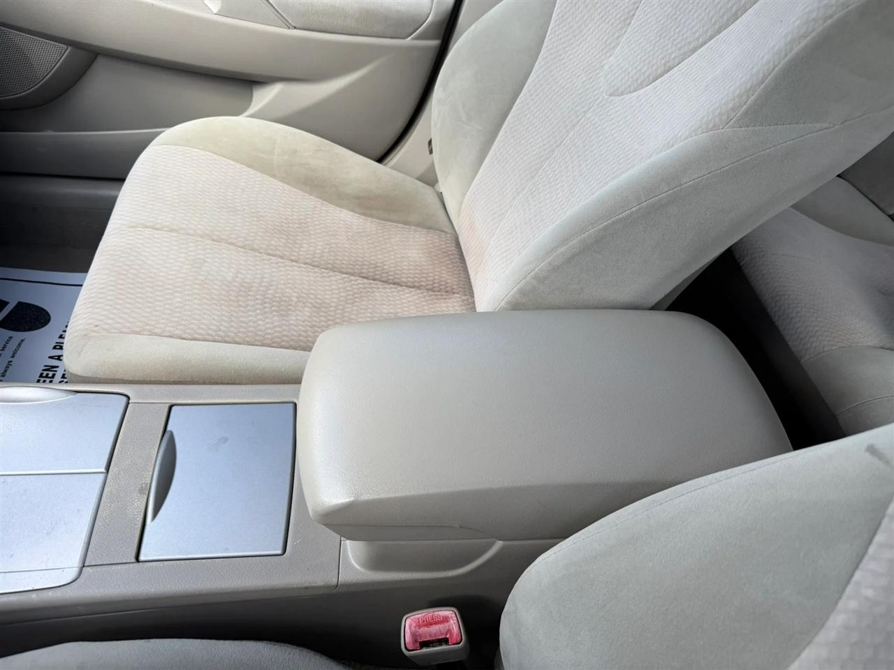 Toyota Camry LE 6-Spd AT 2011