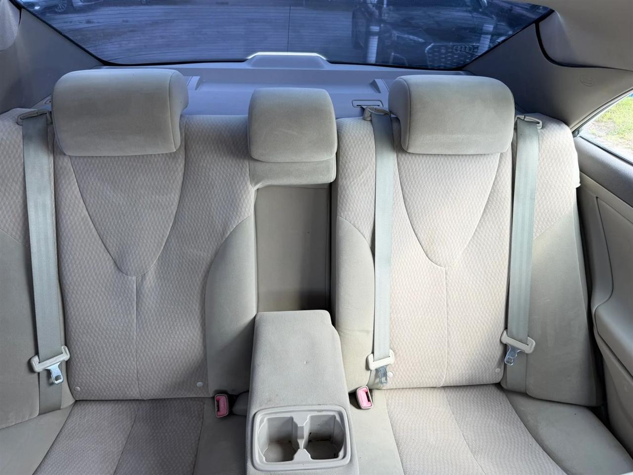 Toyota Camry LE 6-Spd AT 2011