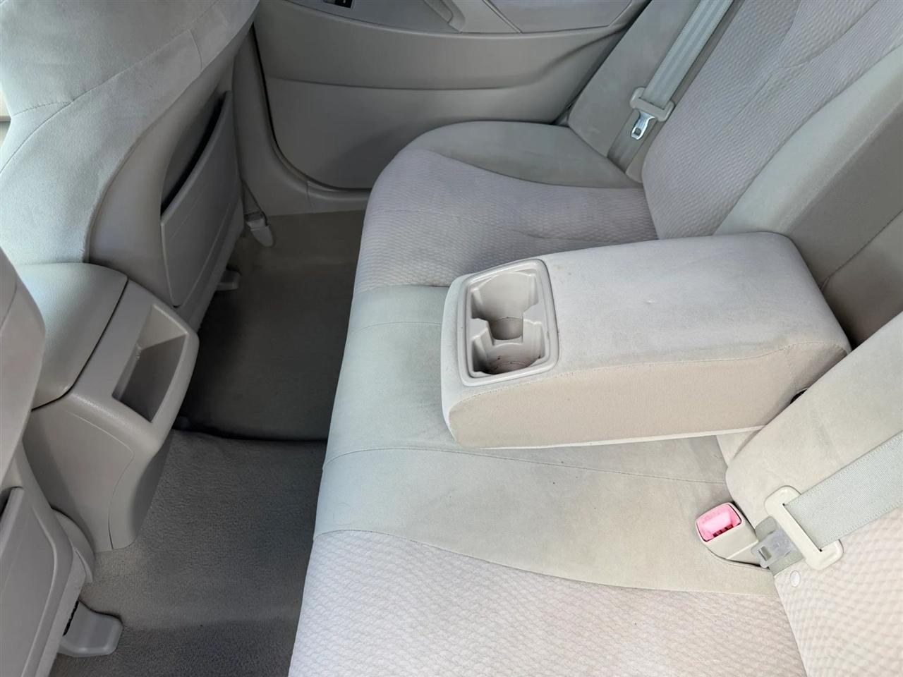 Toyota Camry LE 6-Spd AT 2011