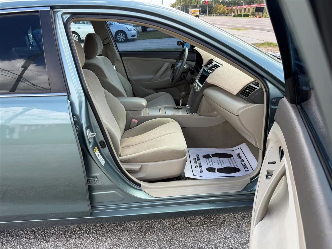 Toyota Camry LE 6-Spd AT 2011