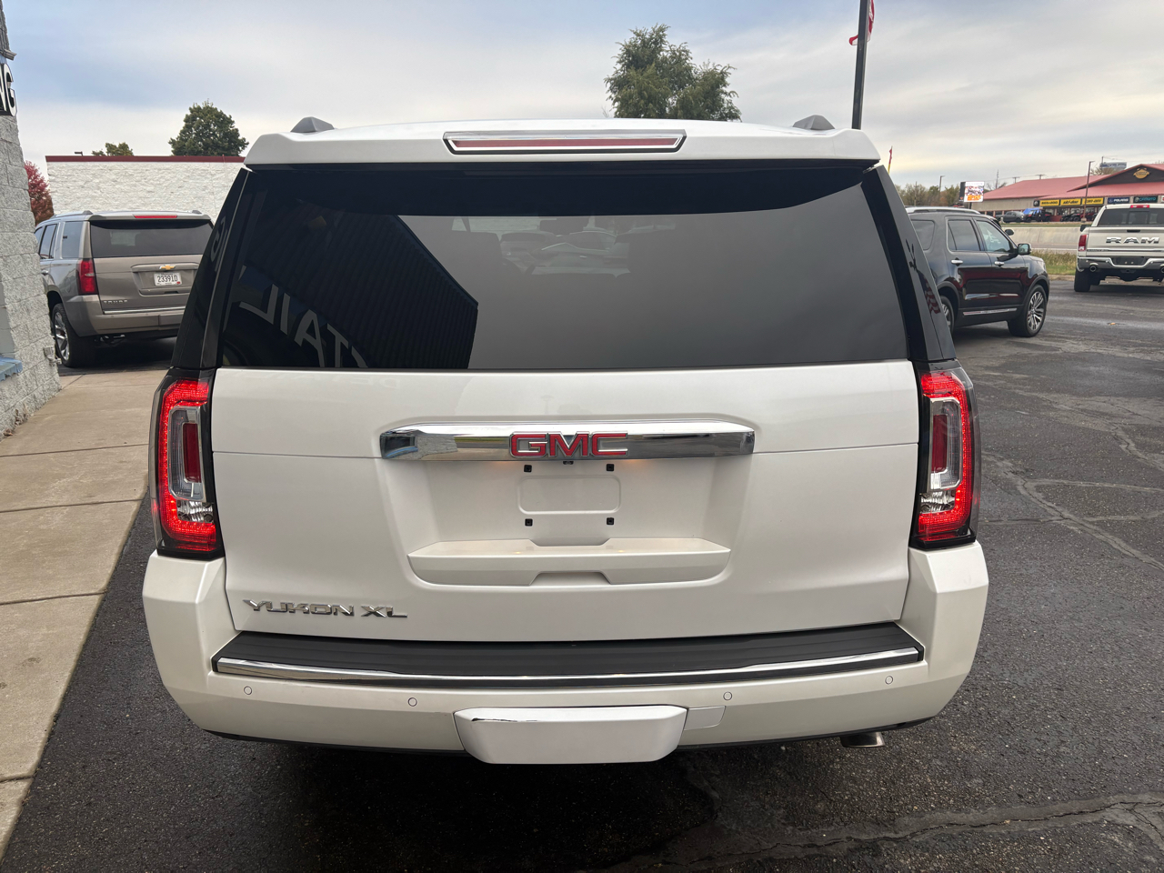GMC Yukon XL 4WD 4dr Denali 2016 GMC Yukon XL 4WD 4dr Denali 2016