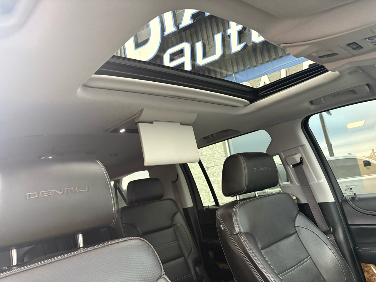 GMC Yukon XL 4WD 4dr Denali 2016 GMC Yukon XL 4WD 4dr Denali 2016