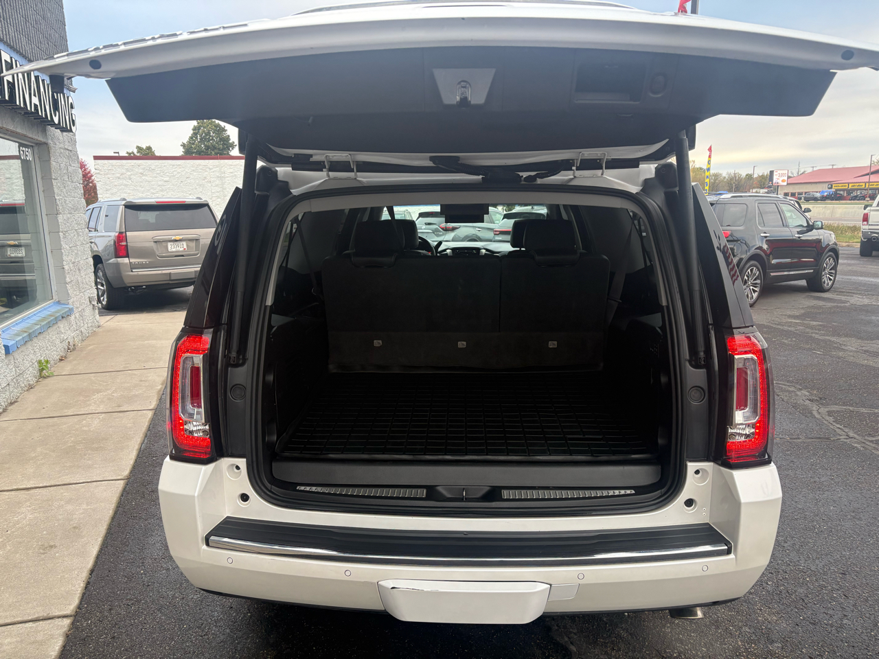 GMC Yukon XL 4WD 4dr Denali 2016 GMC Yukon XL 4WD 4dr Denali 2016