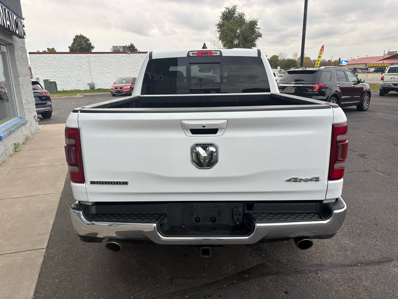 RAM 1500 Big Horn 4x4 Crew Cab 5'7" Box 2022 RAM 1500 Big Horn 4x4 Crew Cab 5'7" Box 2022