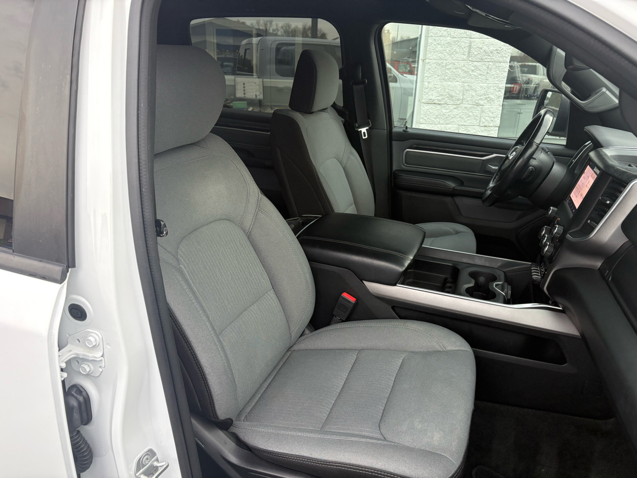 RAM 1500 Big Horn 4x4 Crew Cab 5'7" Box 2022 RAM 1500 Big Horn 4x4 Crew Cab 5'7" Box 2022